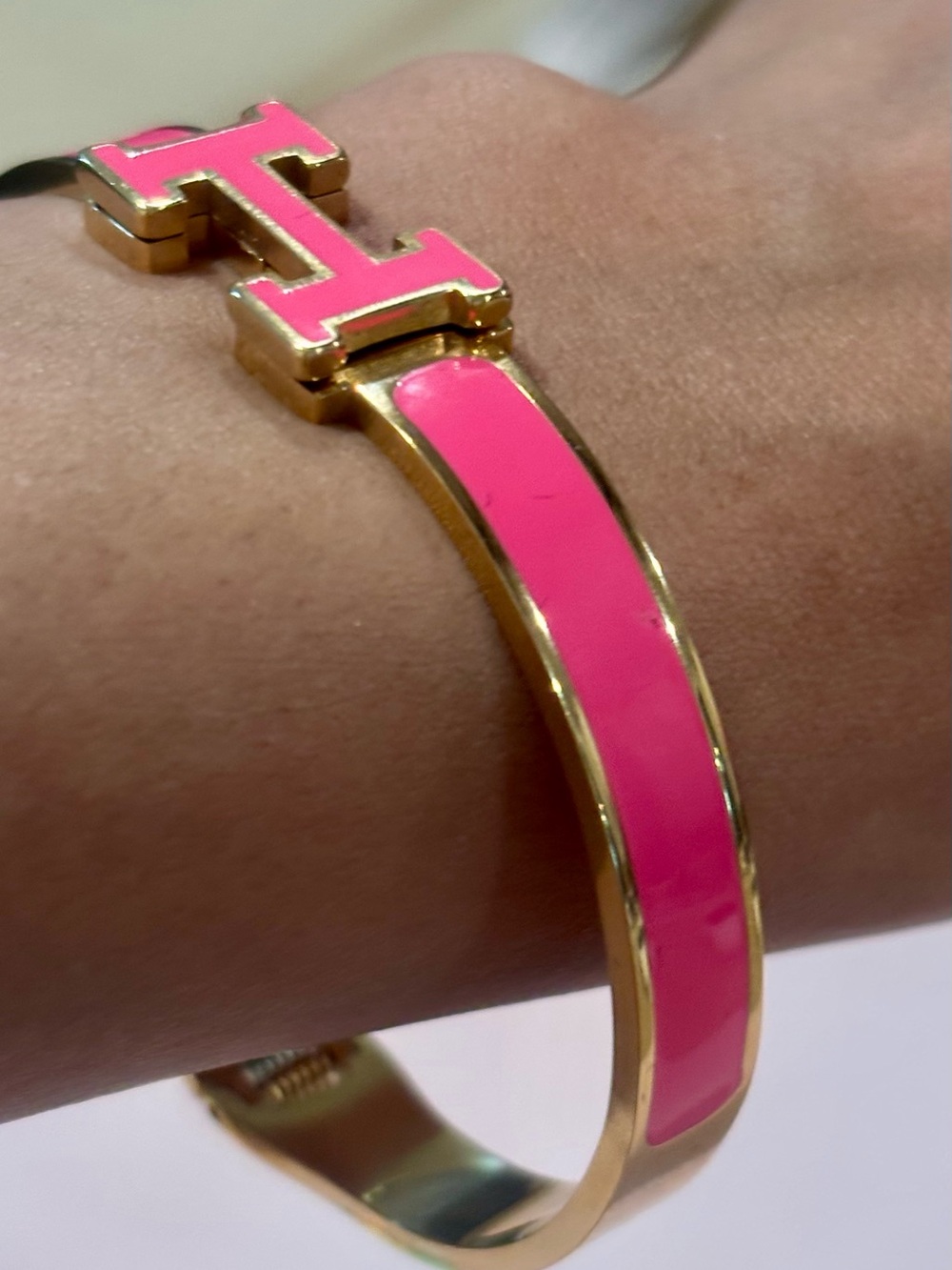 🩷Hot Pink🩷 Clasp Bangle Bracelet Size PM Small Luxury Designer Letter H - Picture 8 of 14